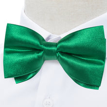 Tender Green Solid Silk Men's Pre-Bowtie Pocket Square Cufflinks Set